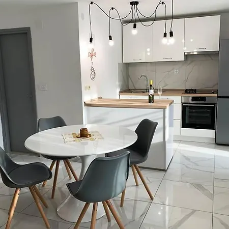 New Ema I Apartman Krk Town