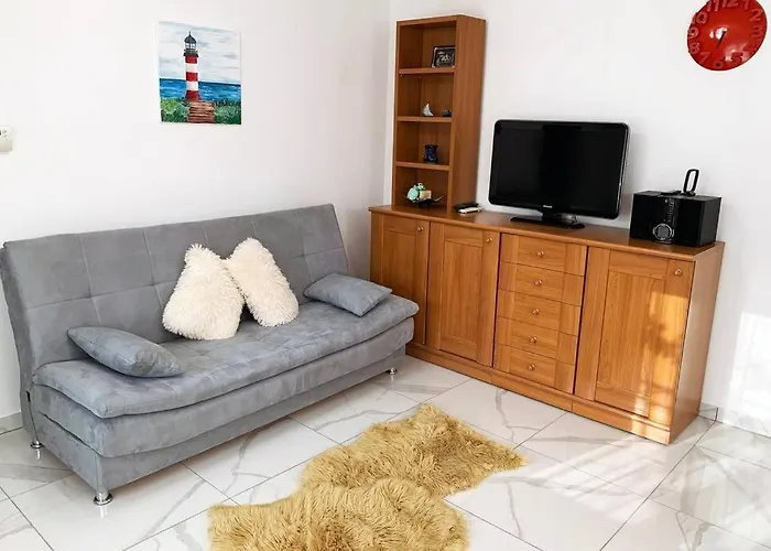 アパート New Ema I *